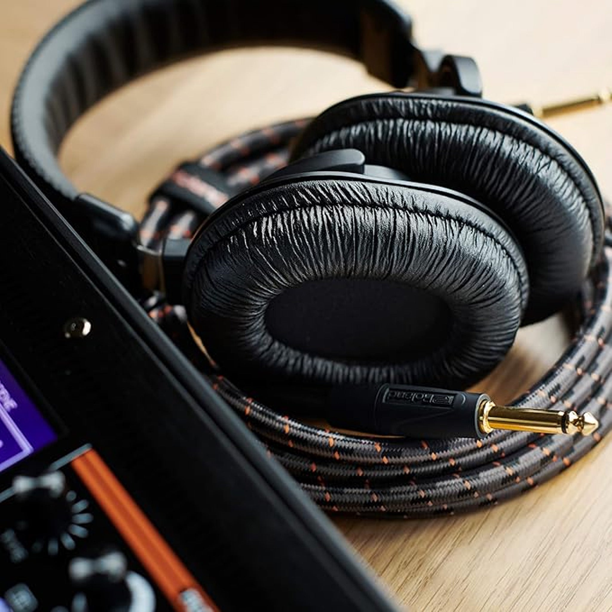 Roland RH200 monitoring stereo headphones | Chamberlain Pianos