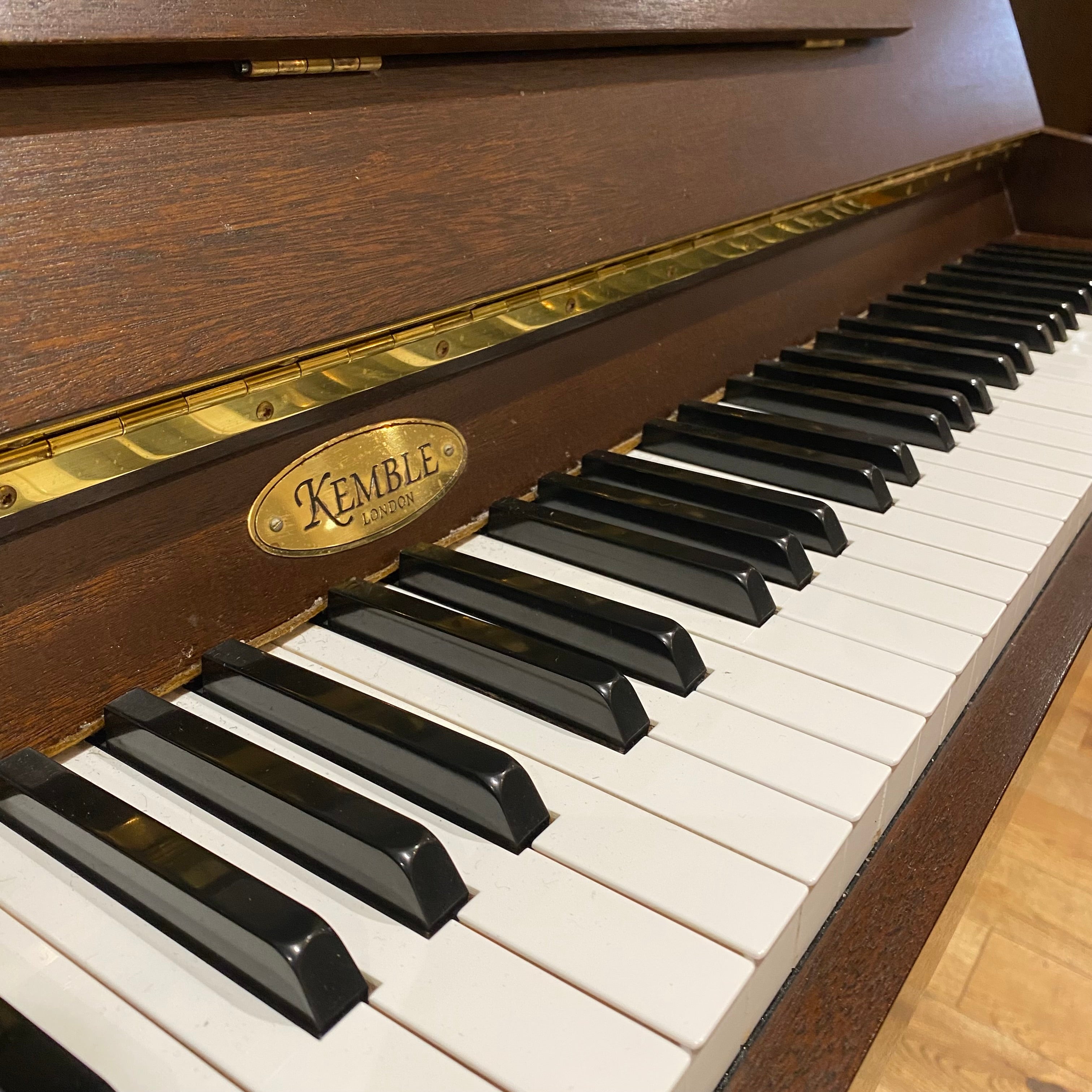 IK-2ND9892 - Pre-owned Kemble Cambridge 10 upright piano in dark walnut satin A1