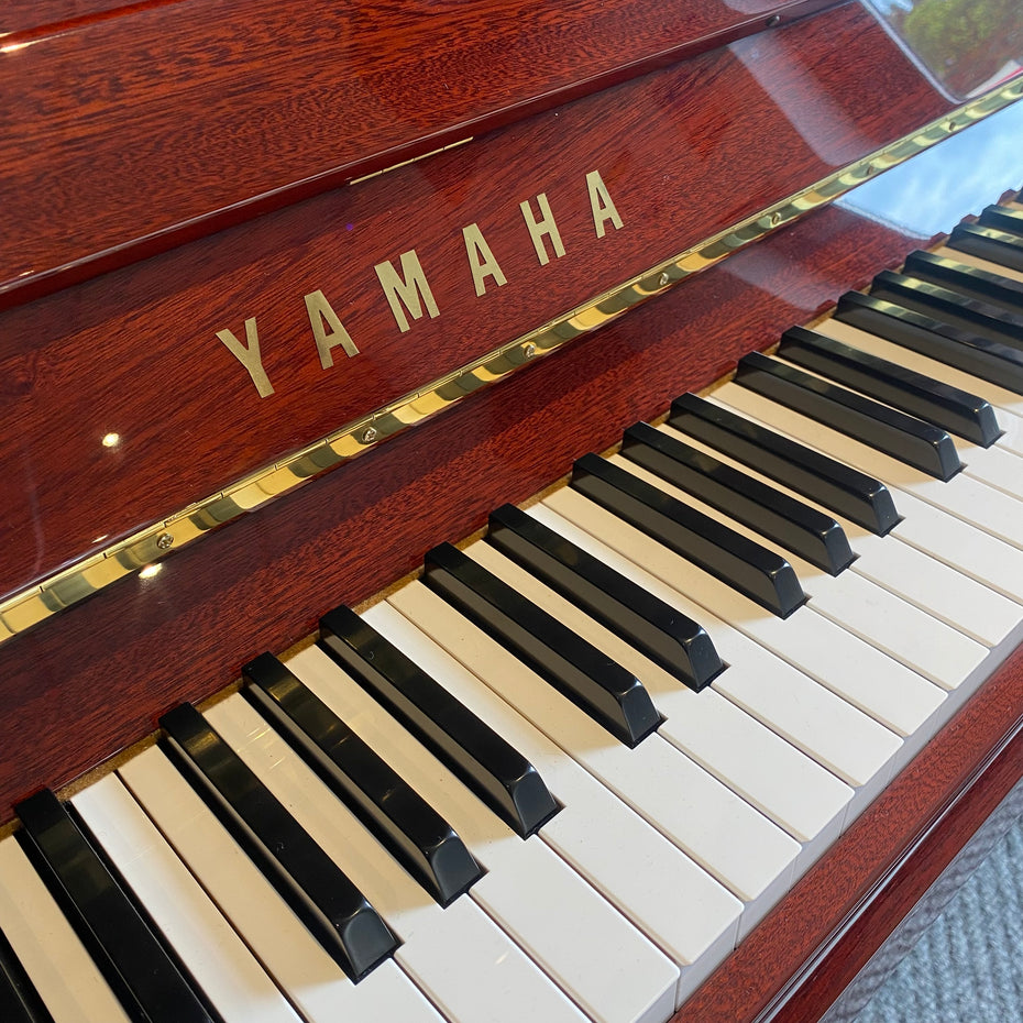 IK-CS1009 - Pre-owned Yamaha P121G upright piano in polished mahogany Default title